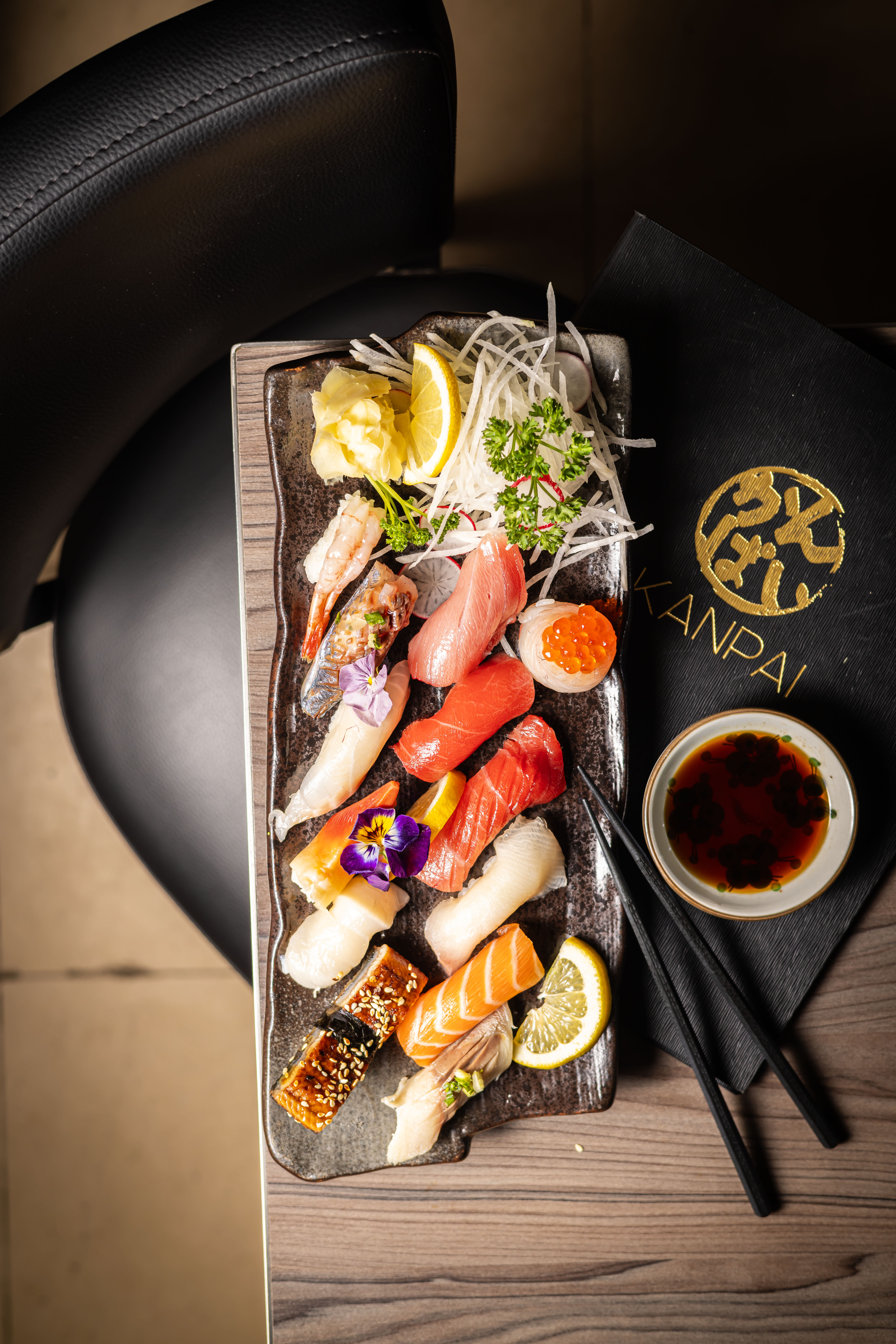 Plateau de sushis signature du restaurant Kanpai Paris